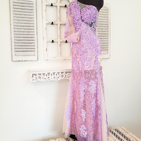 Floral Lace and sequin side slit lilac gown size 0-2 - Picture 4 of 8